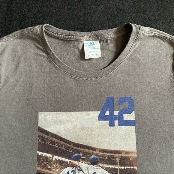 Jackie Robinson #42 T-Shirt Women’s Medium Black Essential Tee - Picture 3 of 5